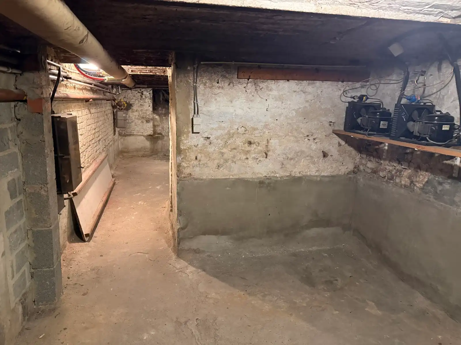 Projectgrond (vroegere feestzaal met woonst en parking) foto 28