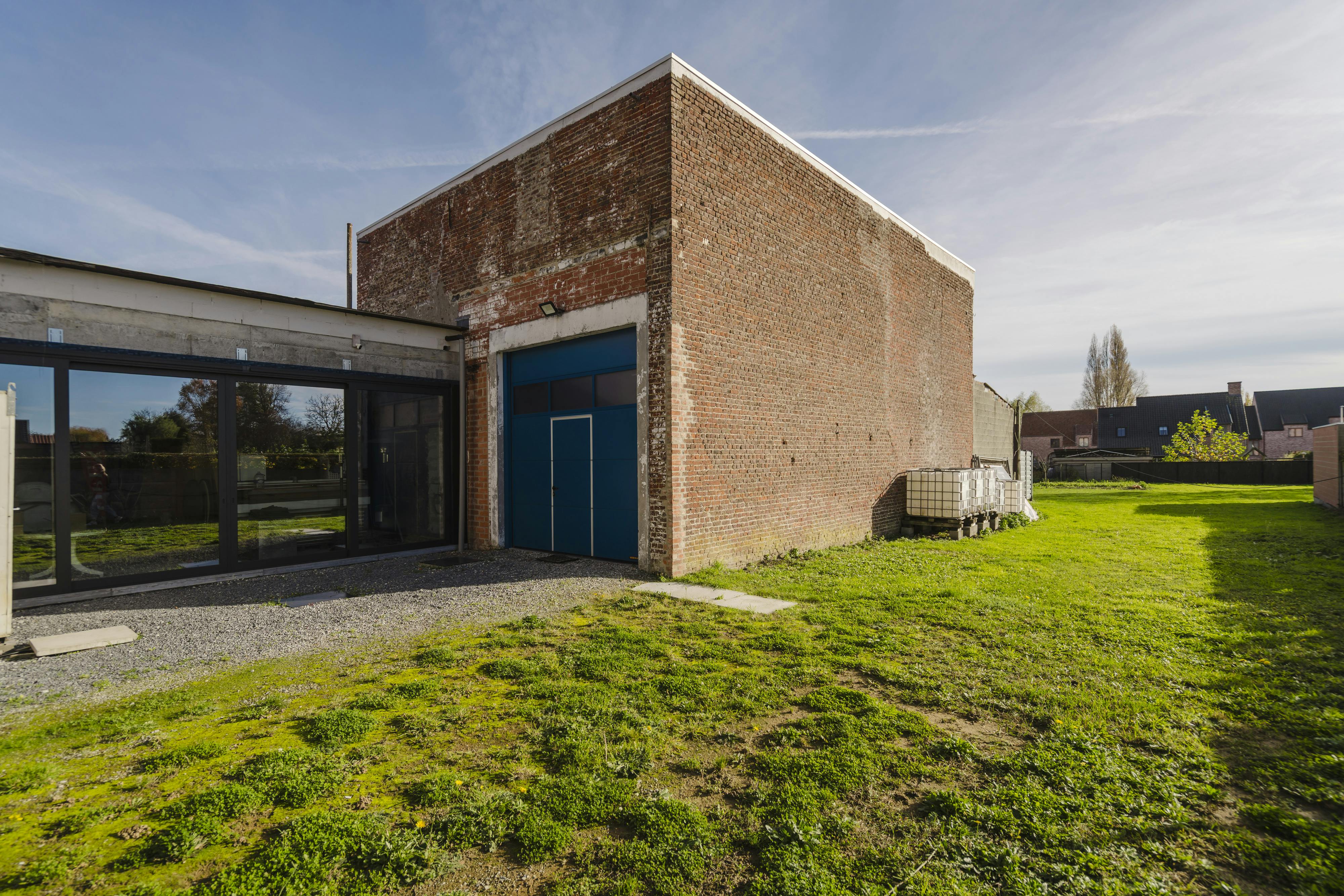 Opbrengsteigendom met handelspand en 2 appartementen te koop in Wevelgem foto 11
