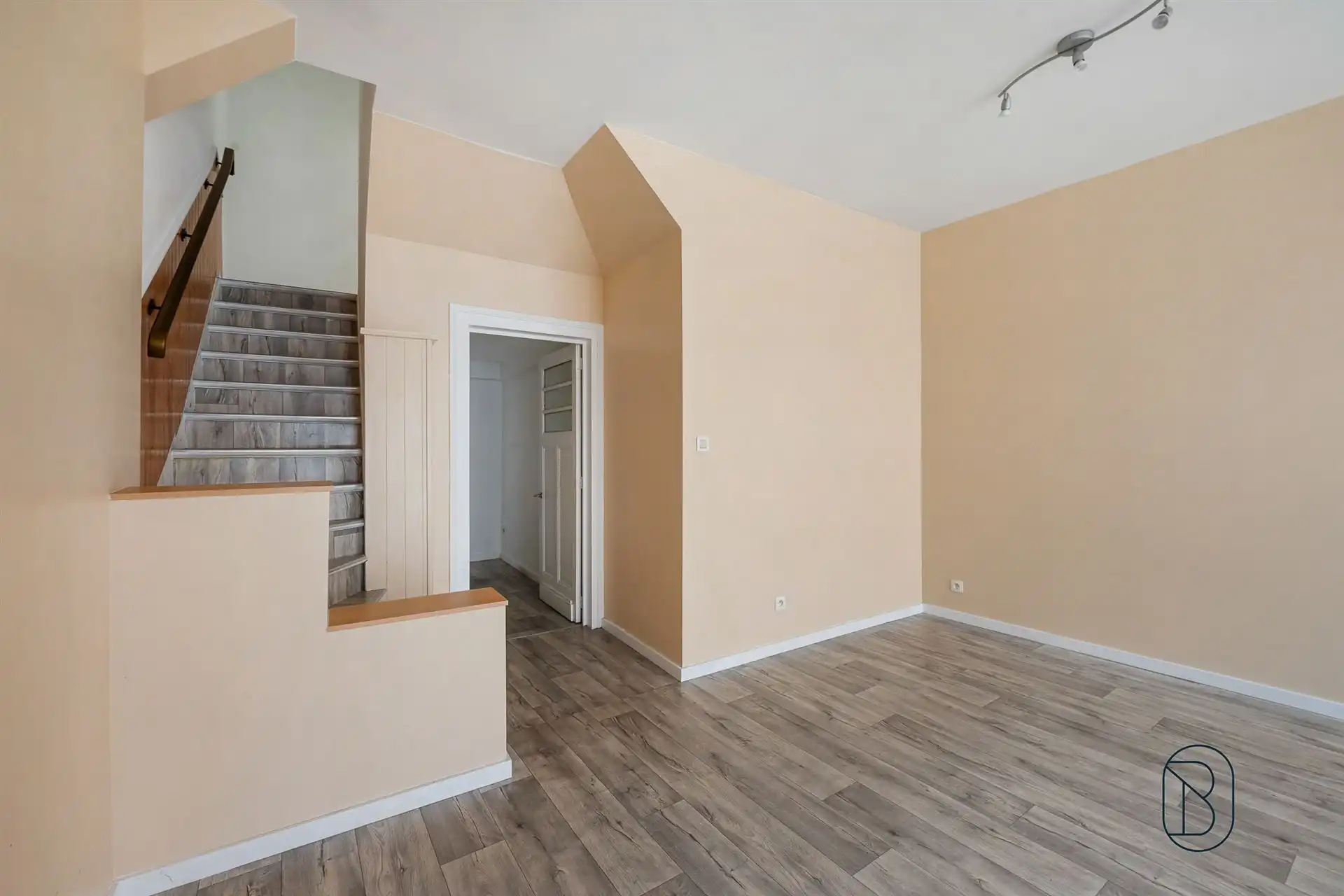 Goedgelegen gerenoveerde woning foto 4