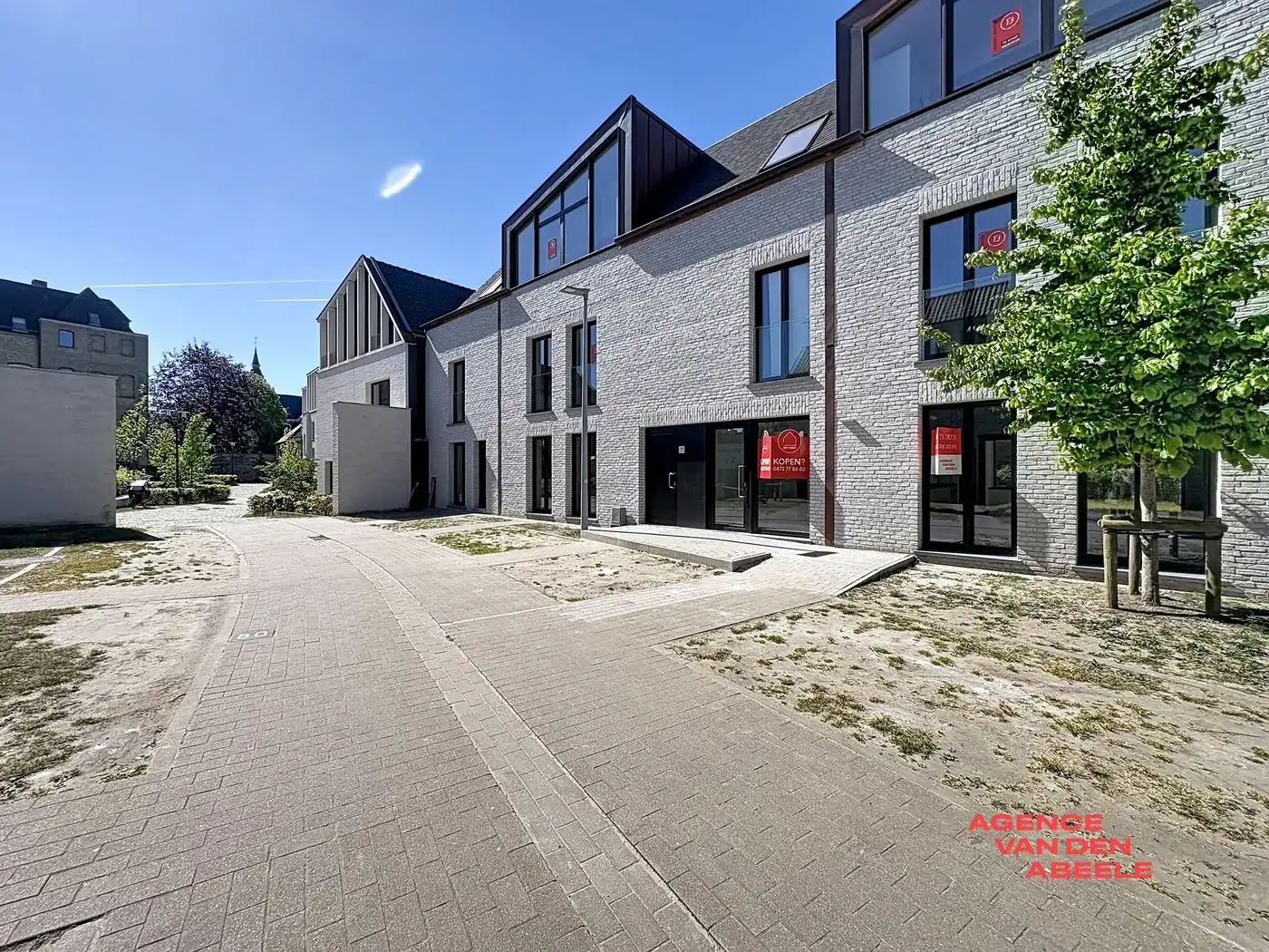 Instapklaar nieuwbouwappartement met tuin, gelegen in het hart van Brugge. foto {{pictureIndex}}