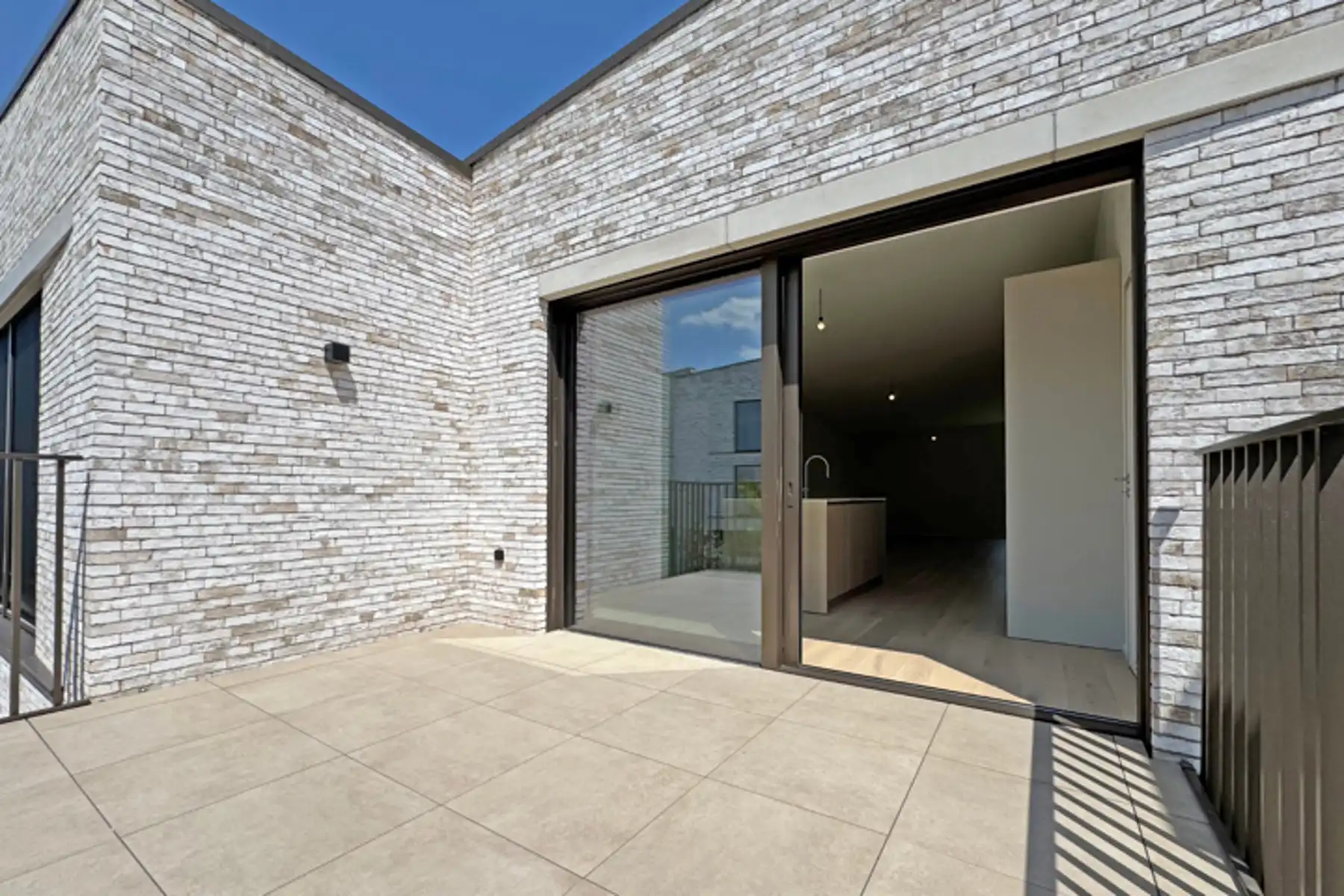 Nieuwbouwwoning in verkaveling woonerf te Knokke foto 2