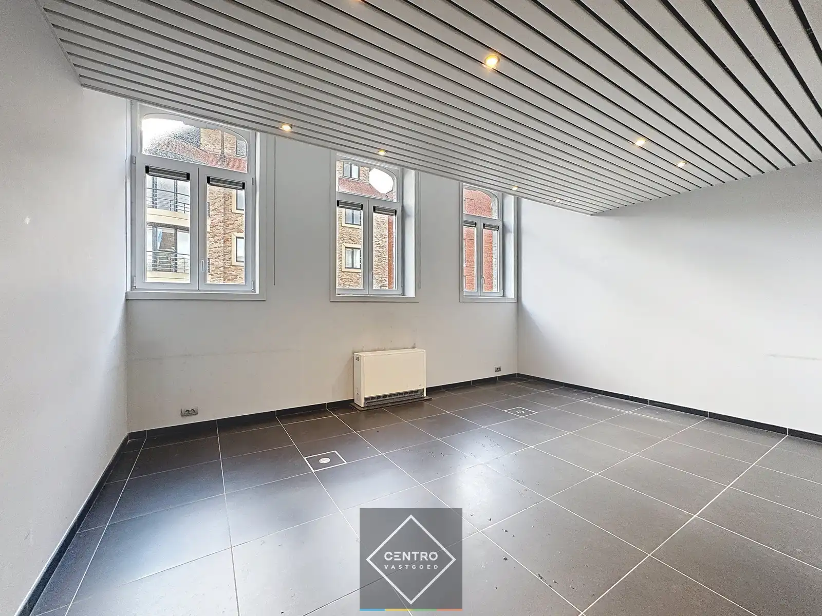 Centraal gelegen kantoor met mogelijkheid tot ruime garage! foto 9