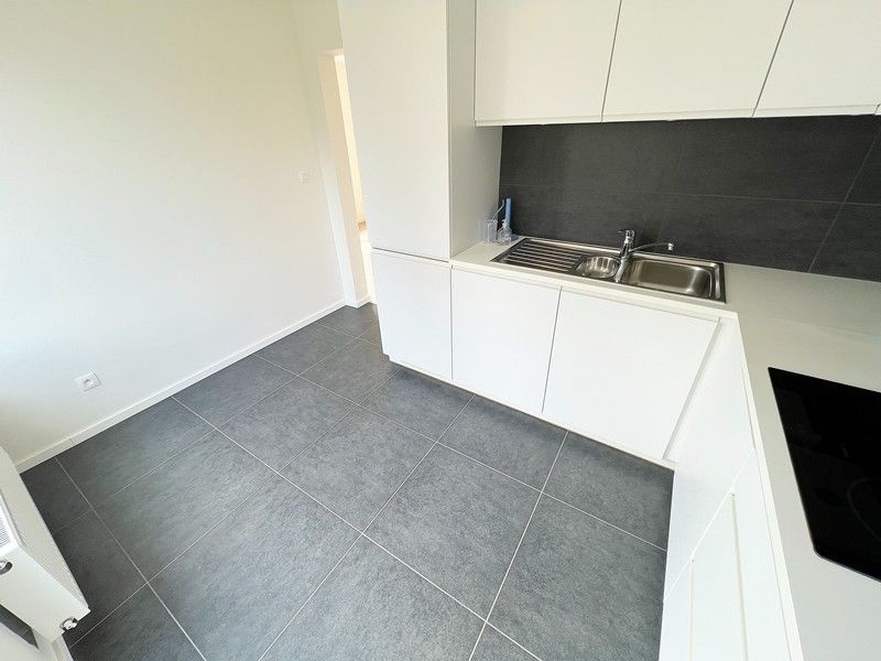Volledig gerenoveerd appartement met 1 slaapkamer, kelderberging en garagebox foto 14