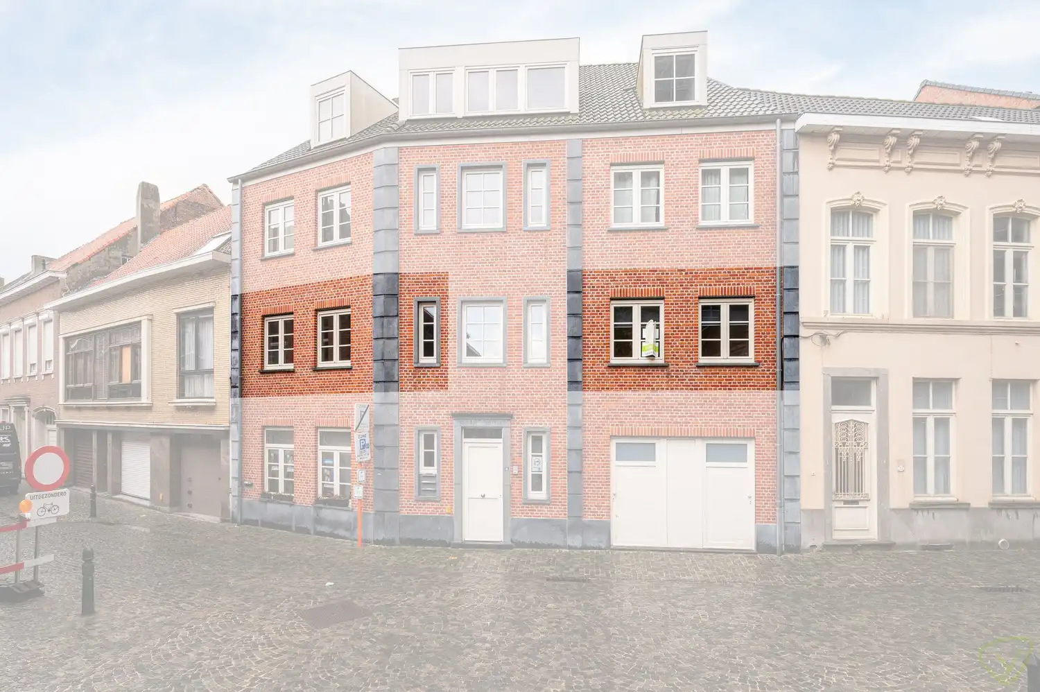 Sfeervol appartement te huur in het hart van Eeklo foto 2