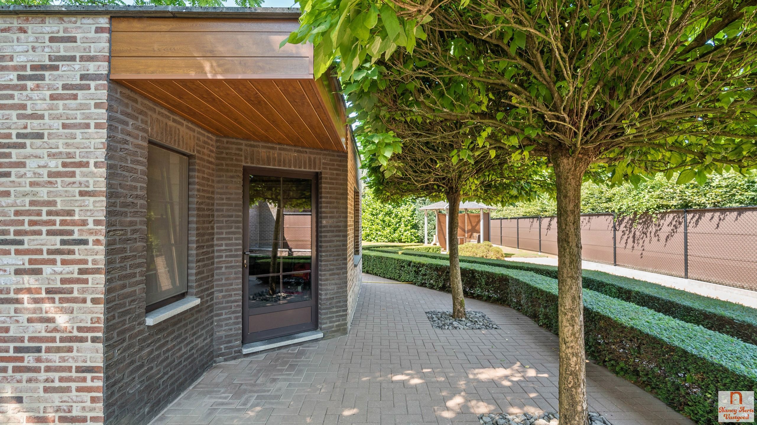 Grondig gerenoveerde woning met kwaliteitsafwerking foto 24