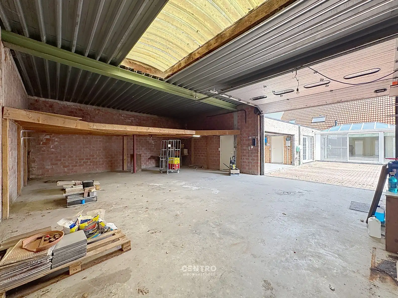 Ruime woning met opslagruimte in aangename omgeving! foto 4