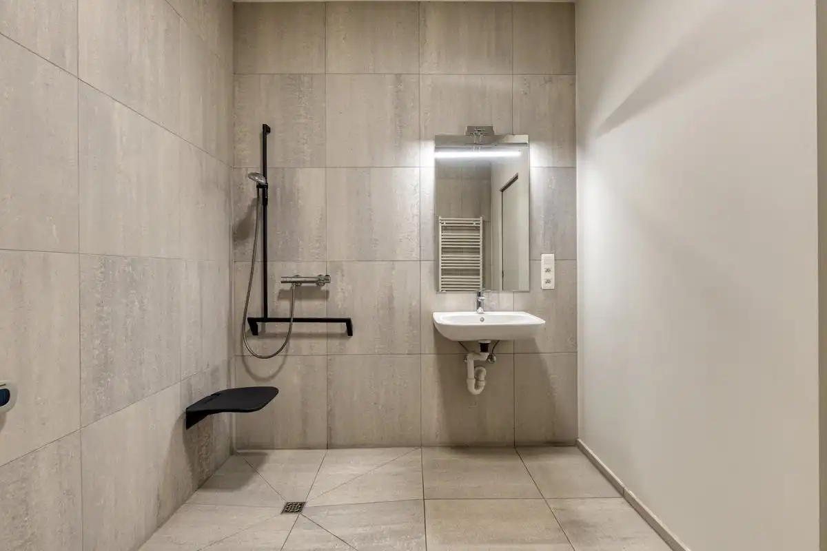 Assistentiewoning met 2 slaapkamers te koop in centrum Kortrijk! foto 10