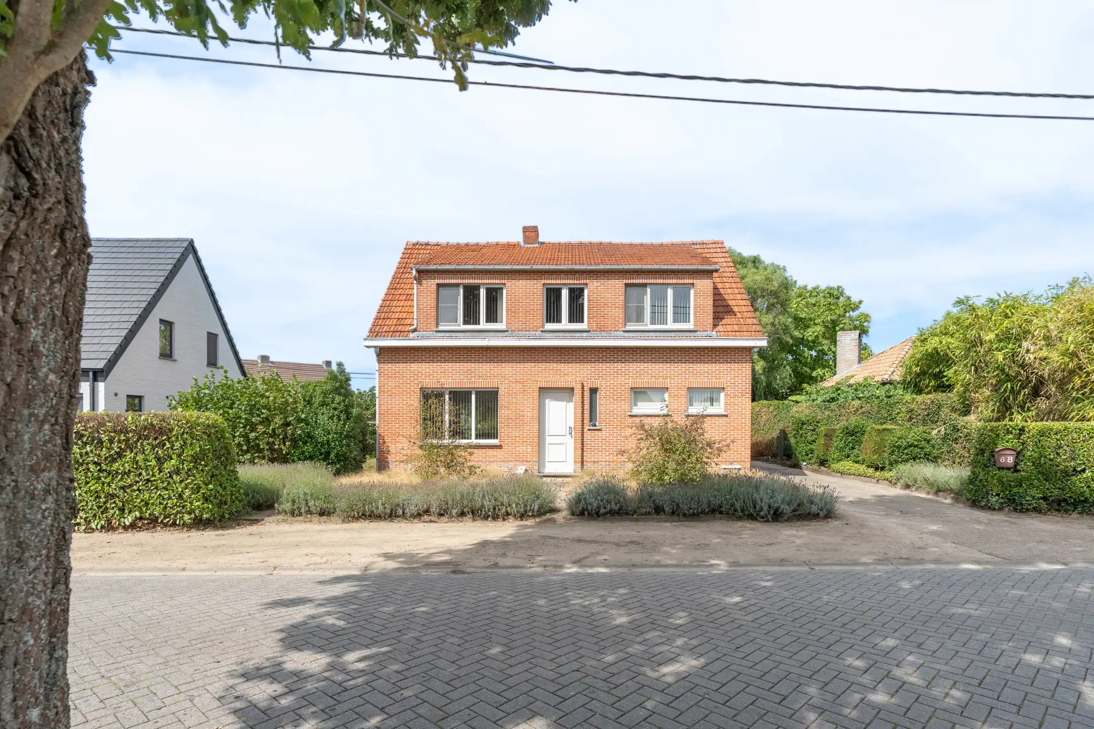 Hoofdfoto van de publicatie: Te renoveren gezinswoning met potentieel te Gierle op 848 m²