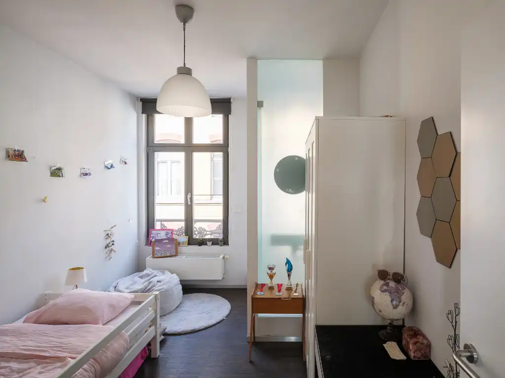 Architecturale burgerwoning naar de hand van Enplus architecten met stadstuin en polyvalente achterbouw op een boogscheut van het stadscentrum. foto 23