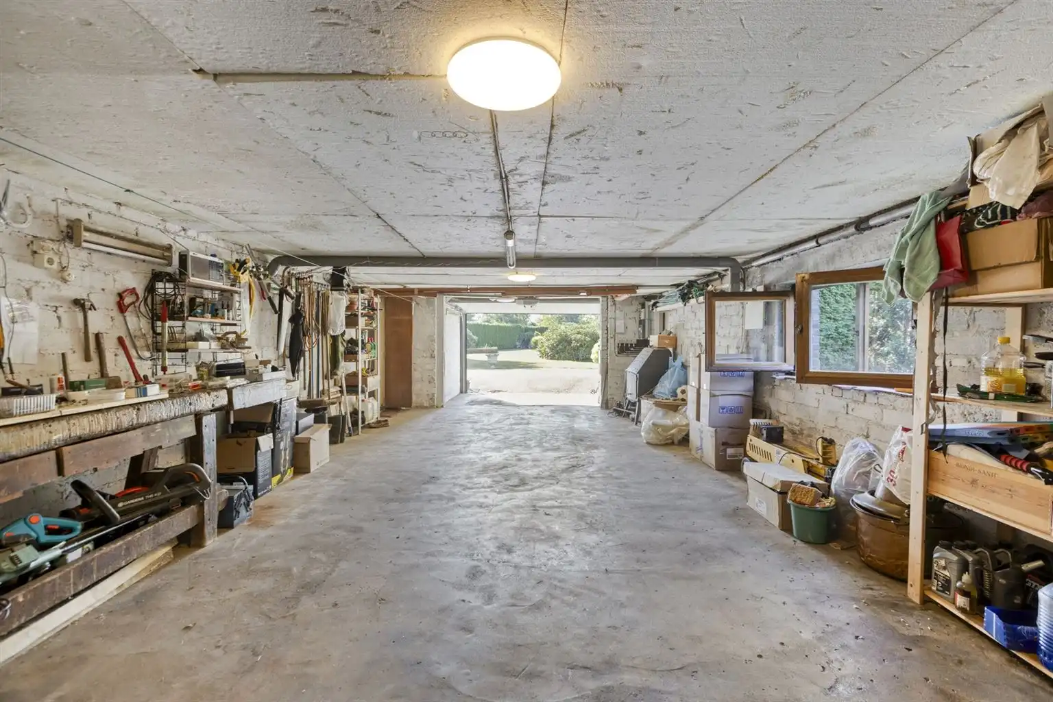 Karaktervolle, vrijstaande woning met 4 slaapkamers, veranda, dubbele garage, volledig onderkelderd op een perceel van 17a48ca, centraal gelegen bij het centrum. foto 30