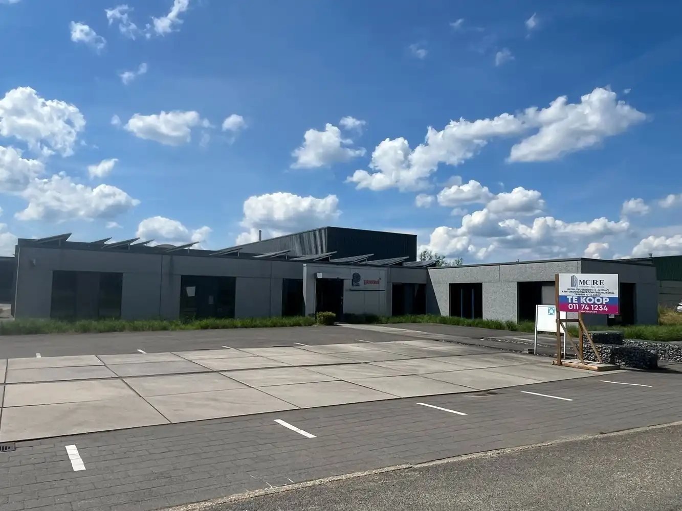 Bedrijfsgebouw +/- 1.397m² foto 3