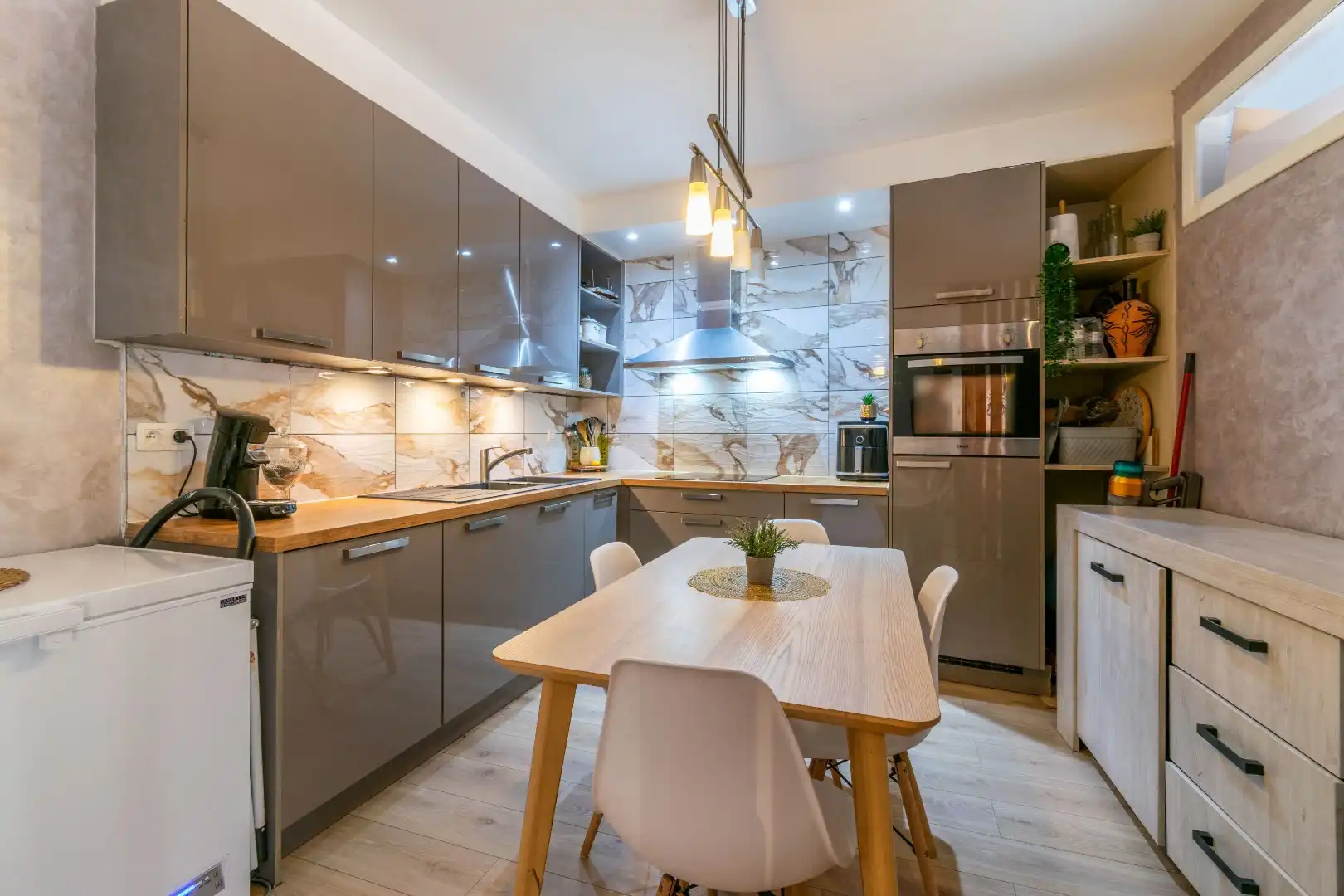 Een 2-slaapkamerappartment (ca. 90m²) + bureau + garagebox! foto 4