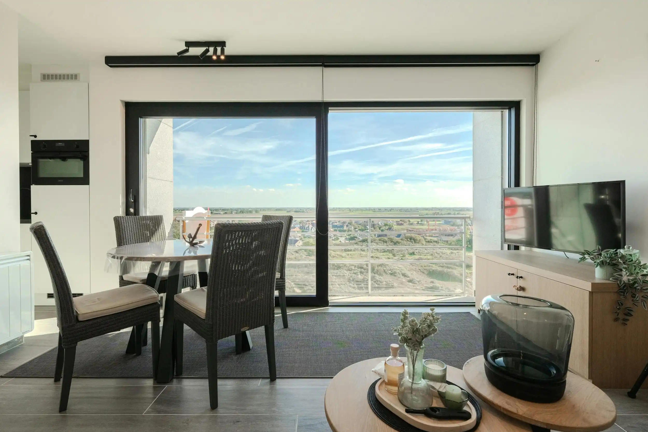 Prachtige studio met zuidgericht terras en weids uitzicht! foto {{pictureIndex}}