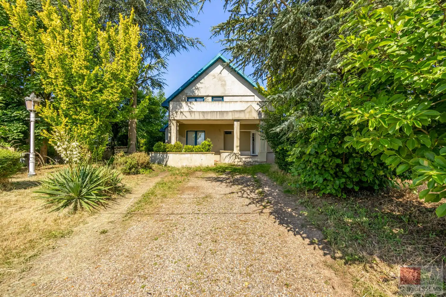 Op te frissen, vrijstaande woning met veel potentieel op royaal perceel van 1080 m², deze te moderniseren woning combineert een bewoonbare oppervlakte van 199 m² foto 32