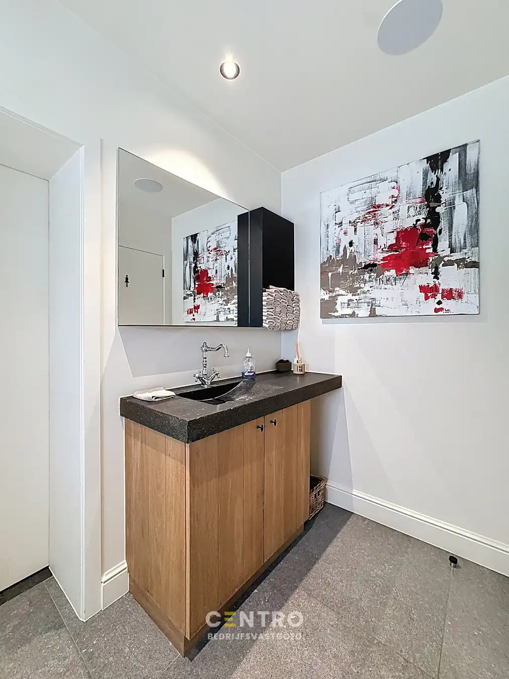 Fantastische woonst met handelsruimte op CHARMANTE ligging te Oostende! foto 44