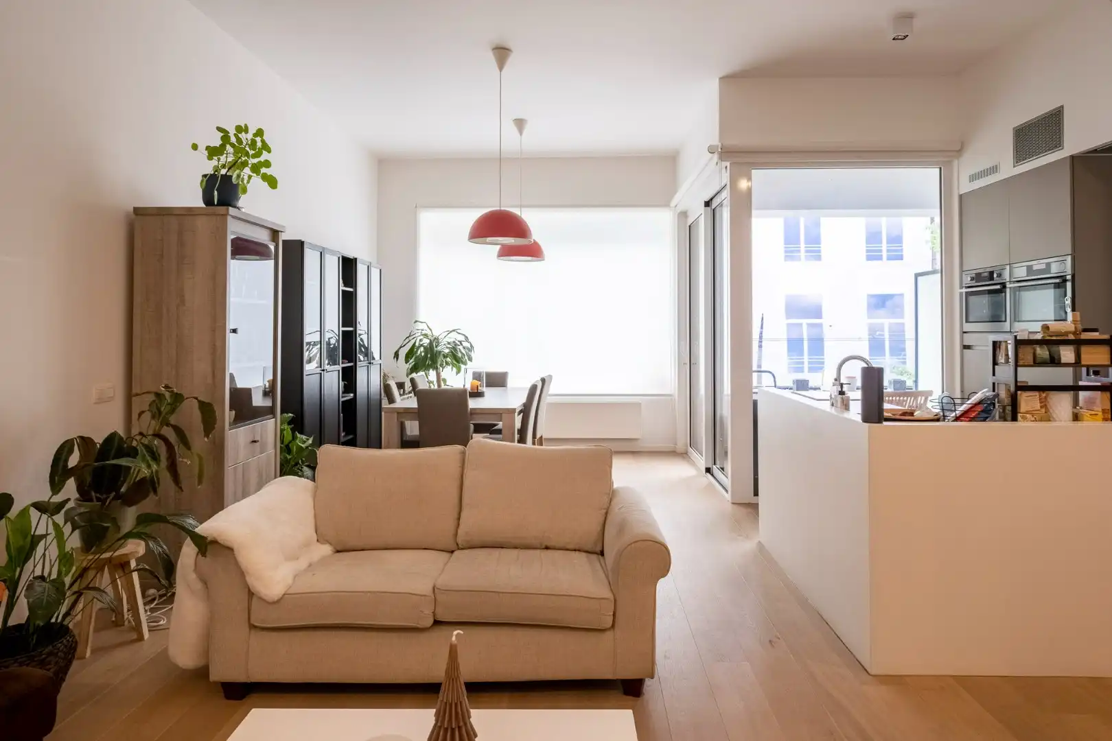Gemeubeld appartement op het bruisende Zuid ! foto 3
