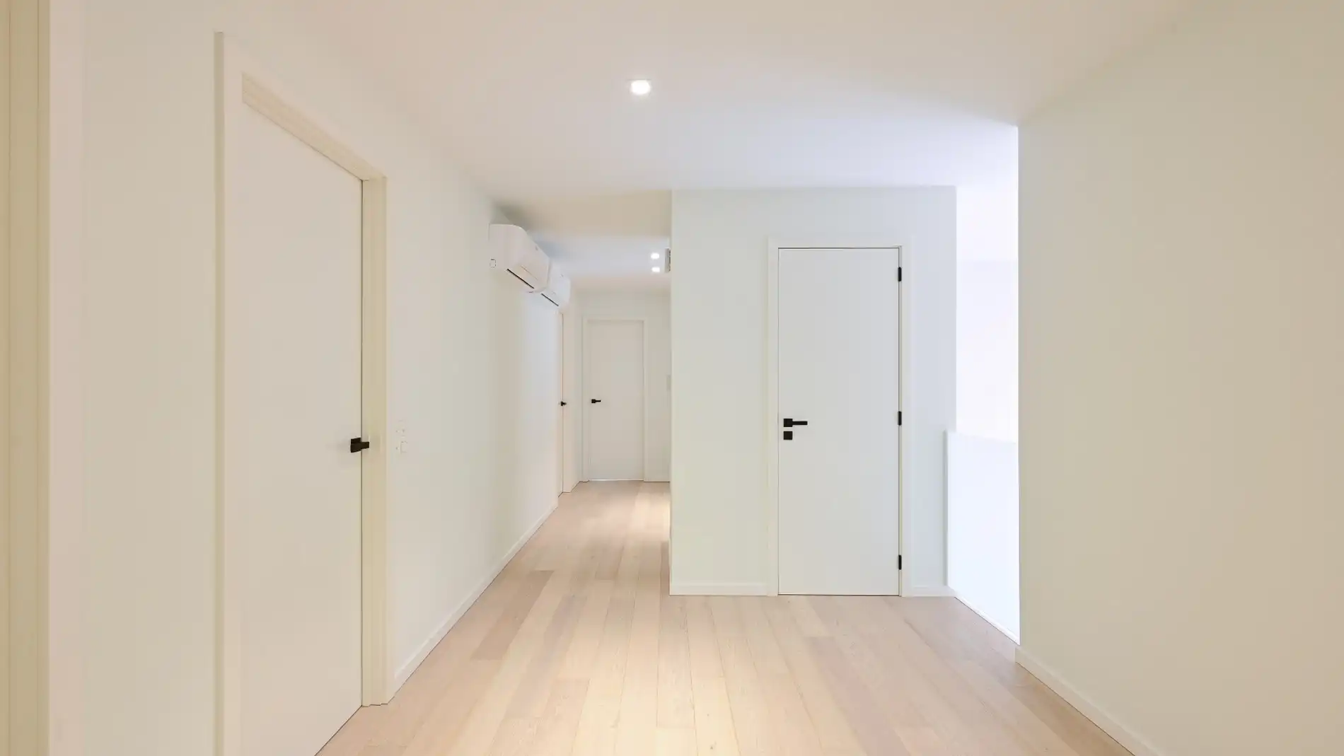 Hedendaagse villa (°2017) gelegen vlakbij het centrum van Knokke. foto 27