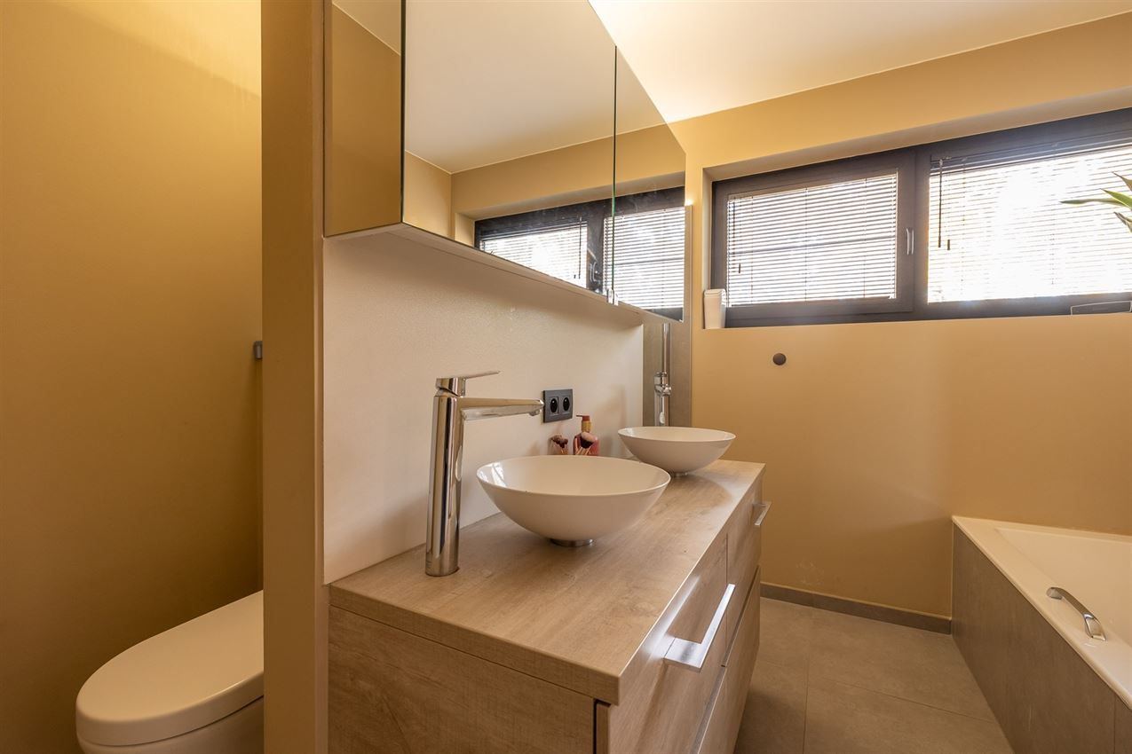 Penthouse met 3 slpk., riant terras, autostaanplaats en kelderberging foto 17