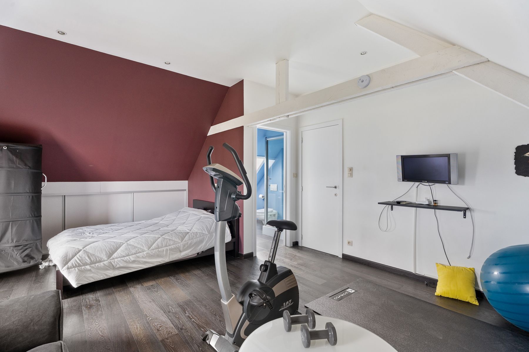 Lichtrijke woning met ruime indeling en sterk potentieel foto 18