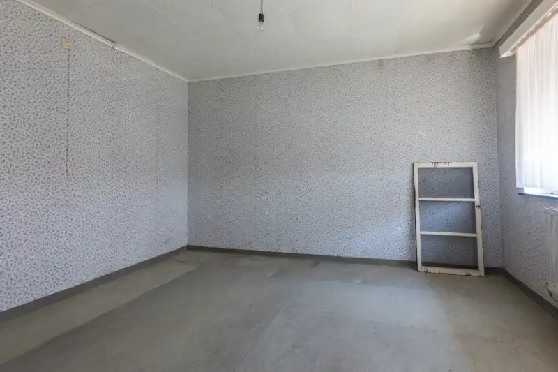 Rustig gelegen, ruime te renoveren woning met 4 slaapkamers, tuin en garage op 262m2 . foto 12