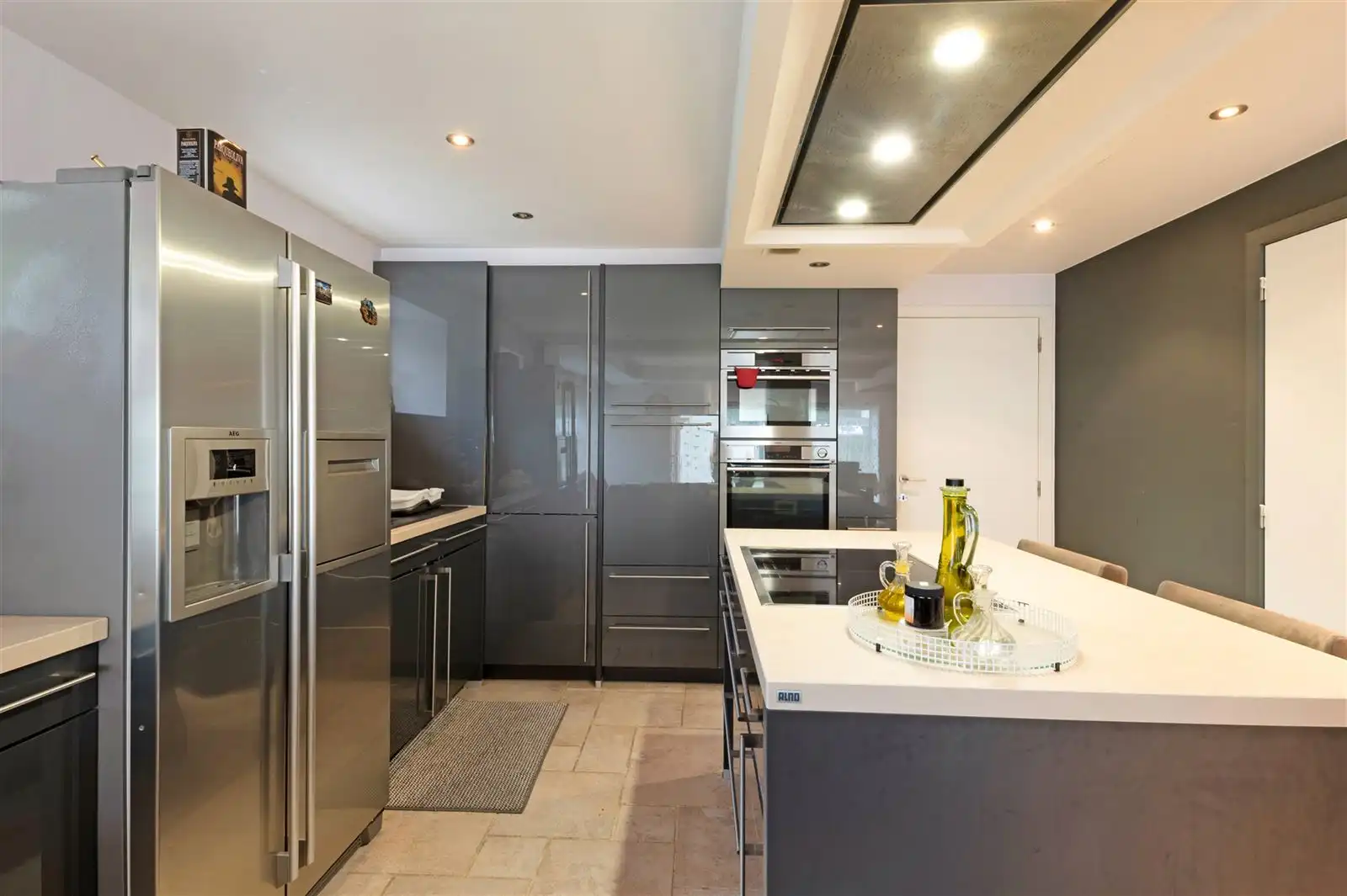 Ruime gerenoveerde gezinswoning zonder tuin foto 5