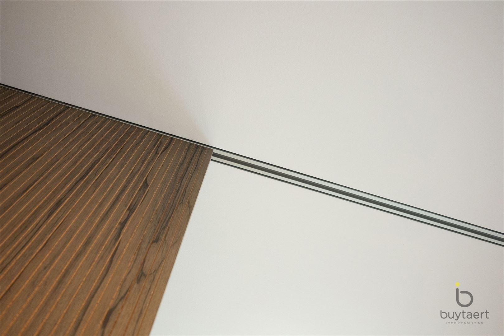 RUIME EN LICHTRIJKE PRAKTIJK IN GELIJKVLOERSAPPARTEMENT MET PRIVÉ-TUIN foto 15