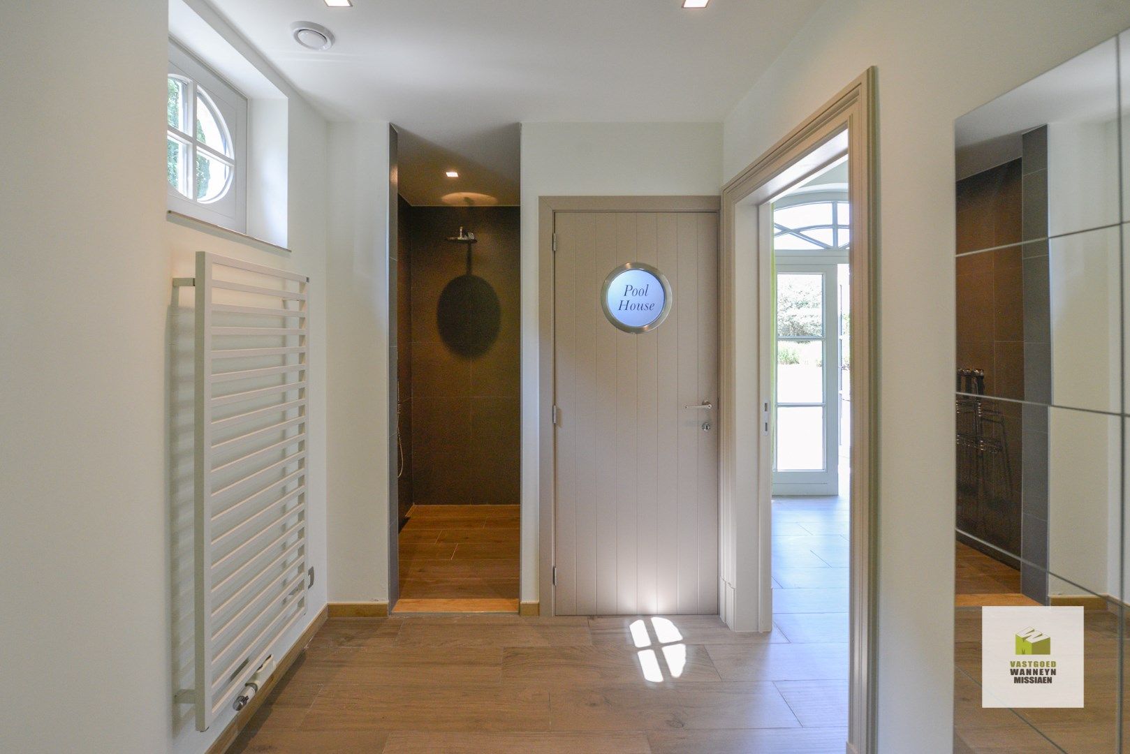 Luxueuze woning met burelen en woonst met zwembad foto 31