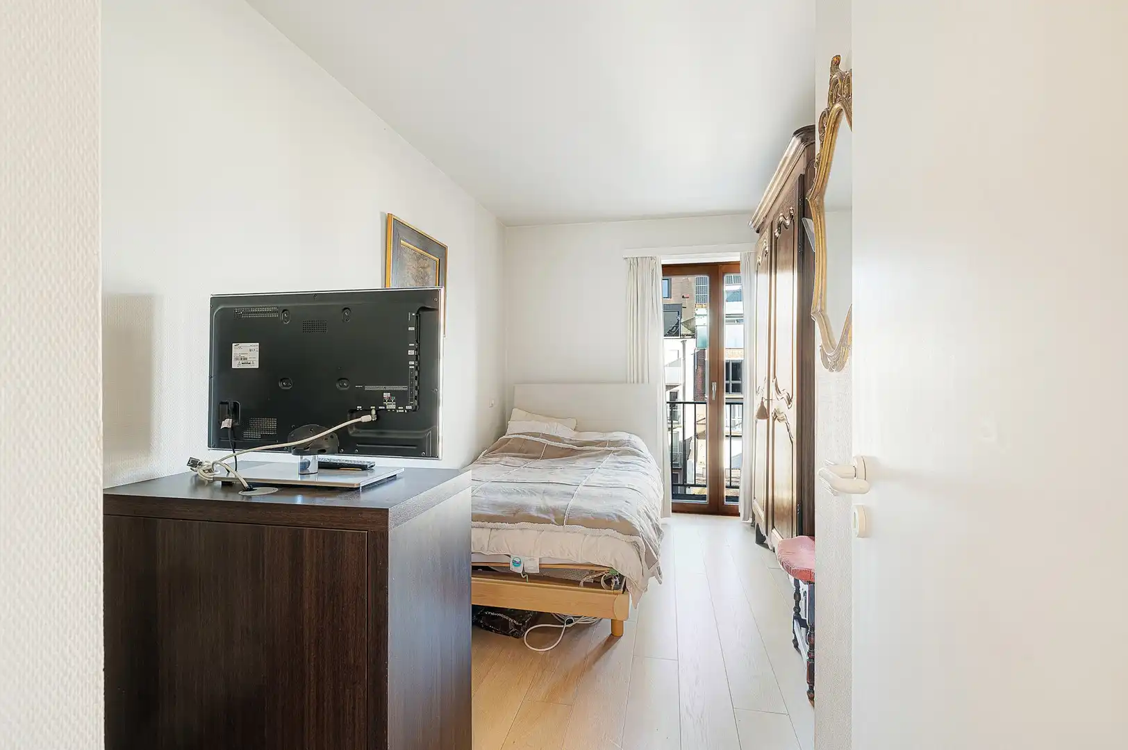 Lichtrijk appartement op enkele stappen van de Dumortierlaan. foto 19