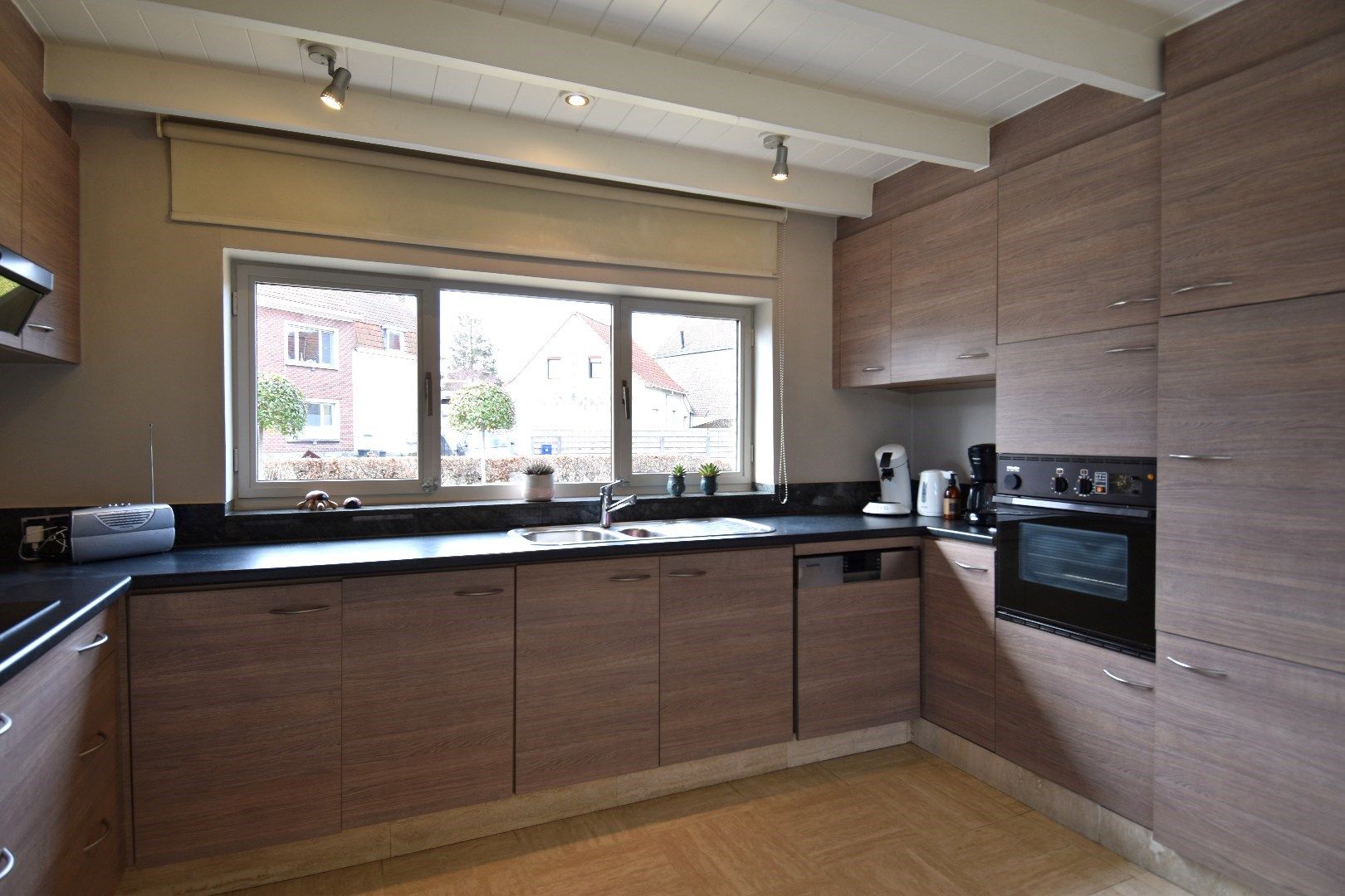 Villa met uitstraling te koop op 1922 m² grond nabij het centrum van Gullegem foto 3