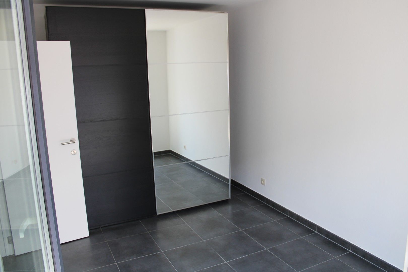 Centraal gelegen appartement te huur foto 4