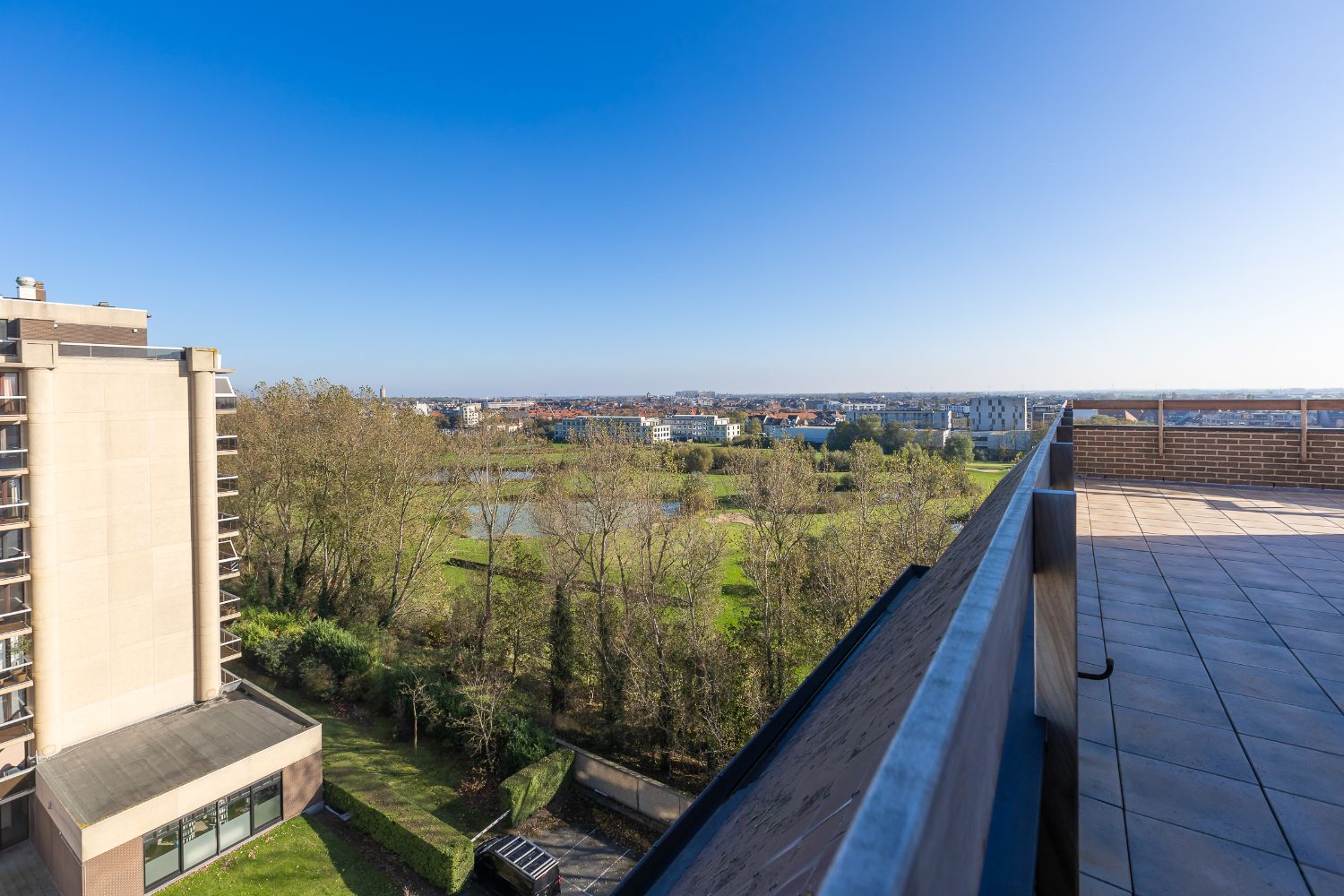 Gerenoveerd penthouse appartement met riant terras foto 31