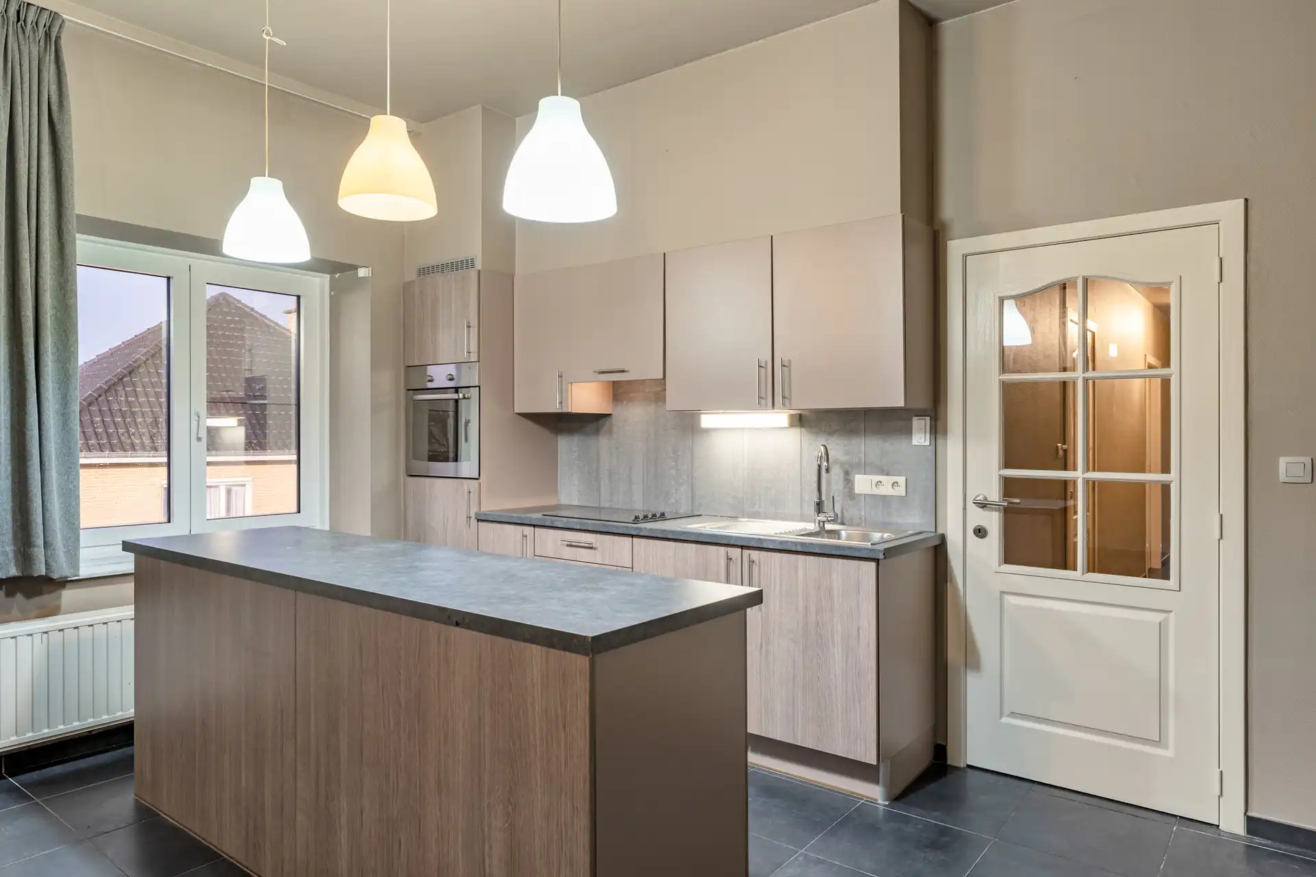 GEBOUW BESTAANDE UIT APP, 3 KANTOORVLOEREN & WERKPLAATS TE BILZEN. foto 9