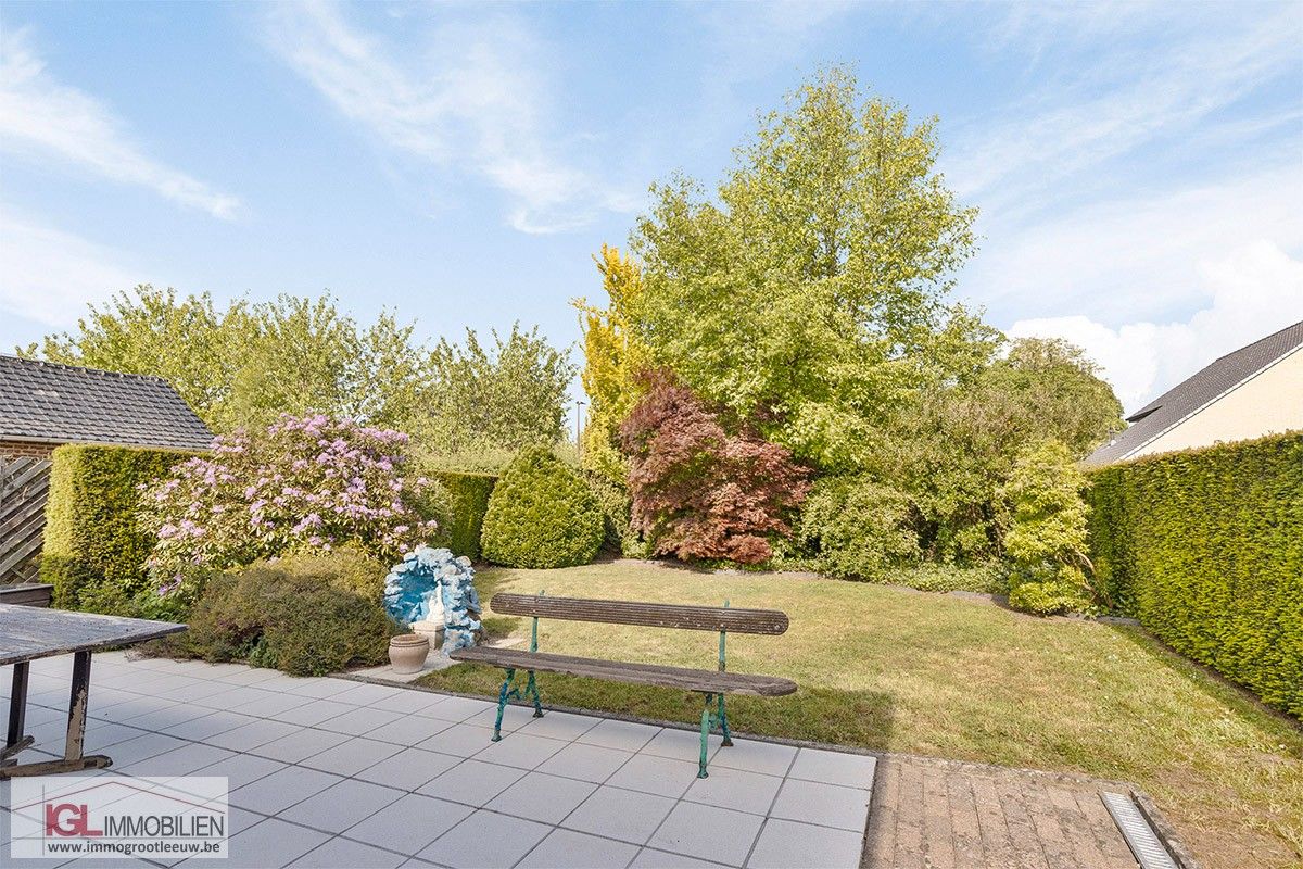 Charmante driegevelwoning met zonnige tuin & garage in het centrum van Lennik foto 22