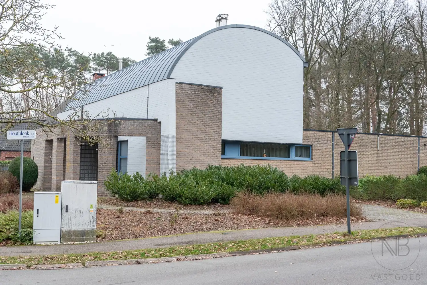 Moderne villa  met zwembad op toplocatie in Genk - instapklaar en future-proof foto 4