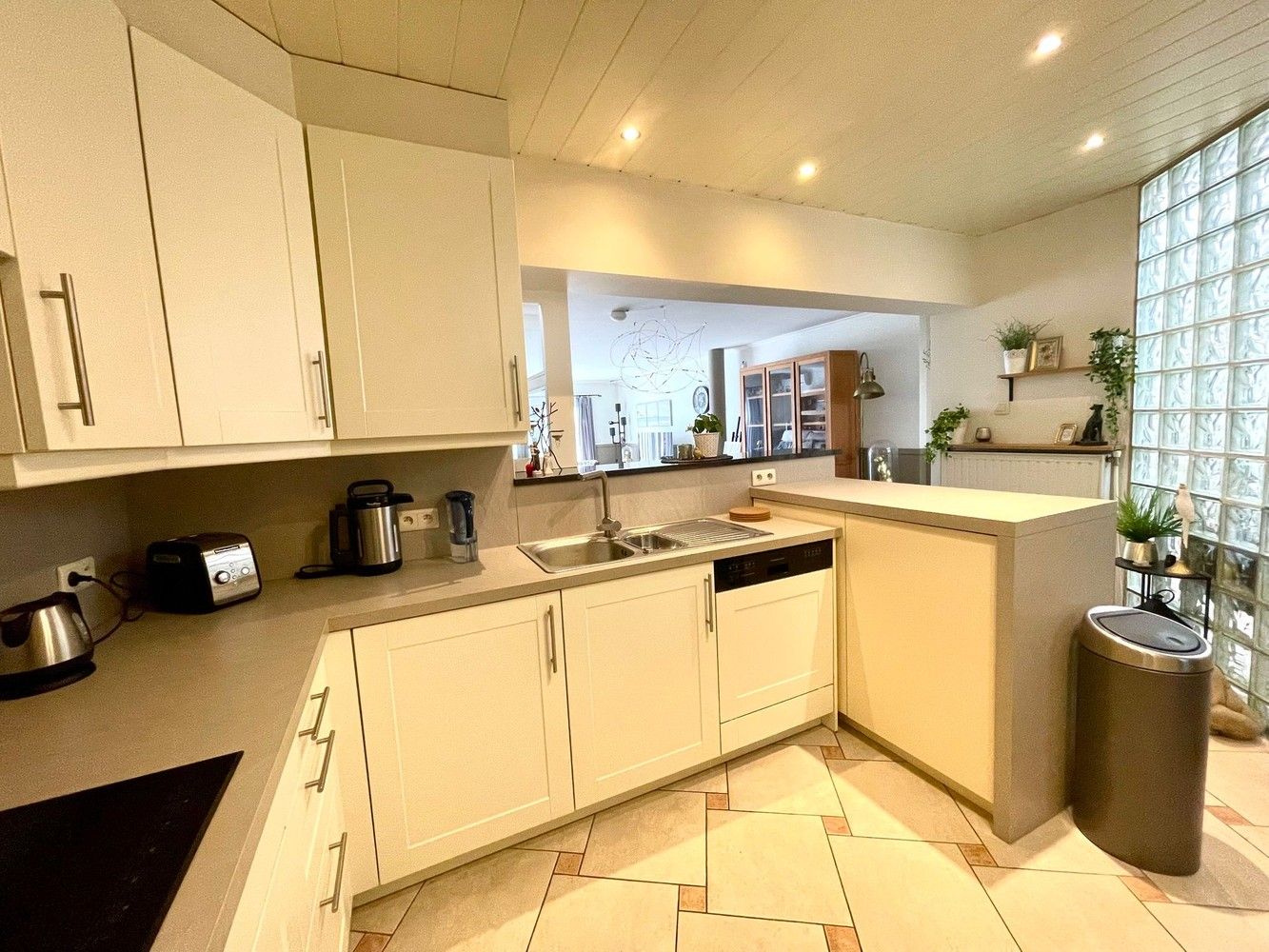 Woning met inpandige garage en tuin foto 16