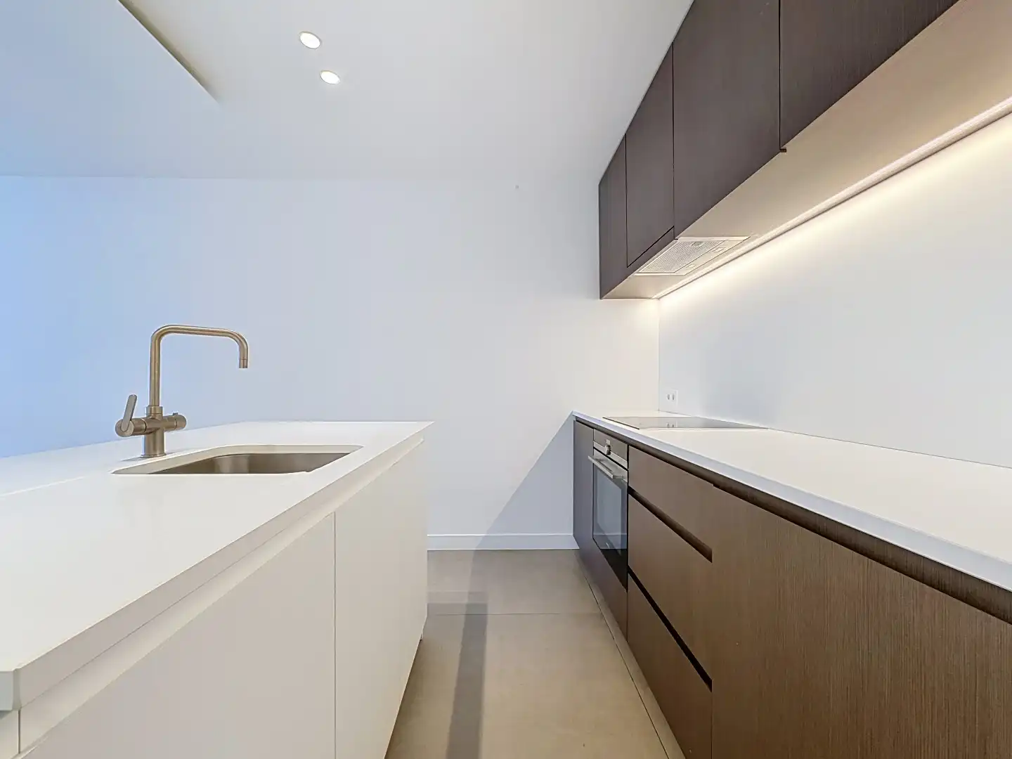 Gelijkvloers appartement op 50m van het strand. foto 3