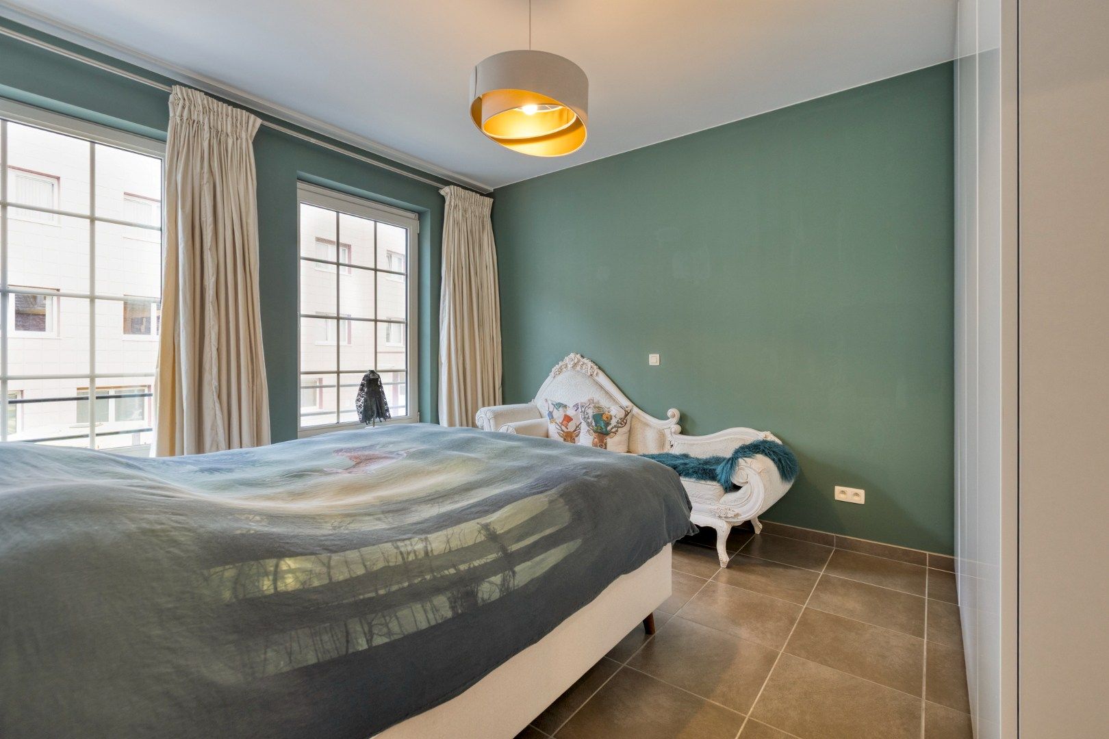 Ruim appartement met 2 slpks, parkeerplaats en dubbele garagebox in Mol-centrum ! foto 9