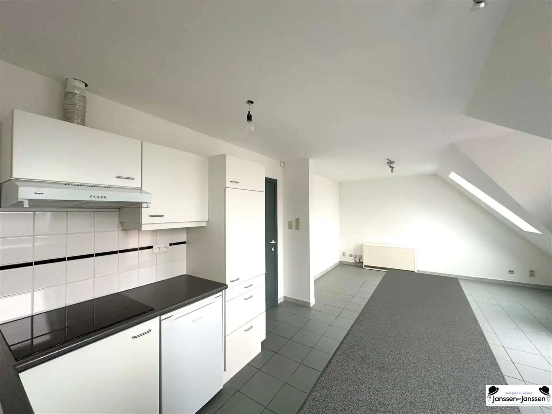 Ruim 1-slaapkamer appartement te huur in centrum Wuustwezel foto 2