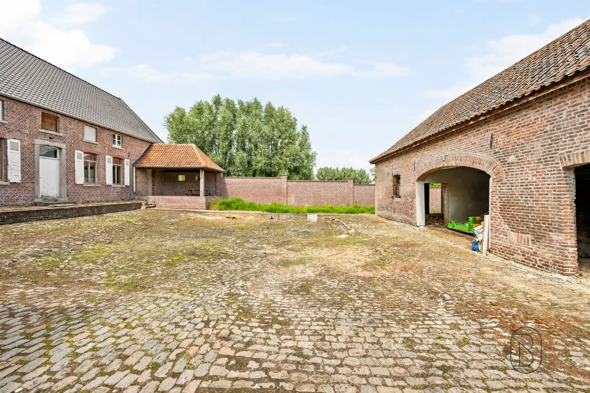Prachtig gelegen vierkantshoeve met zichten op 2,45 hectare foto 8