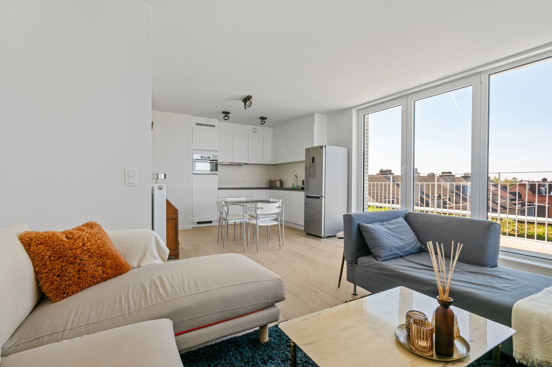Stijlvolle duplex met 2 kamers, zonnig terras & parking! foto 2