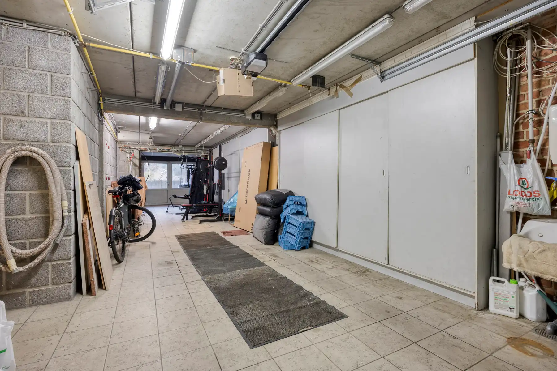 Royale gezinswoning met 4 slaapkamers, tuin & dubbele garage foto 12