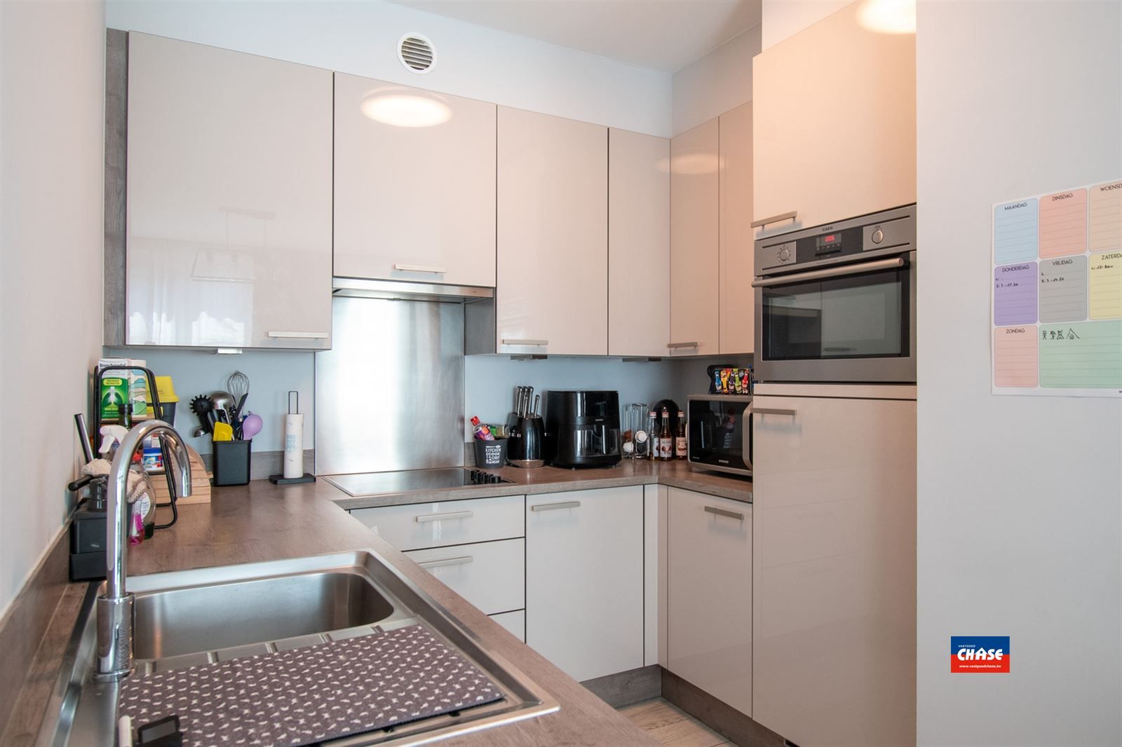 Instapklaar, recente appartement met 2 slaapkamers & terras op de eerste verdieping foto 5