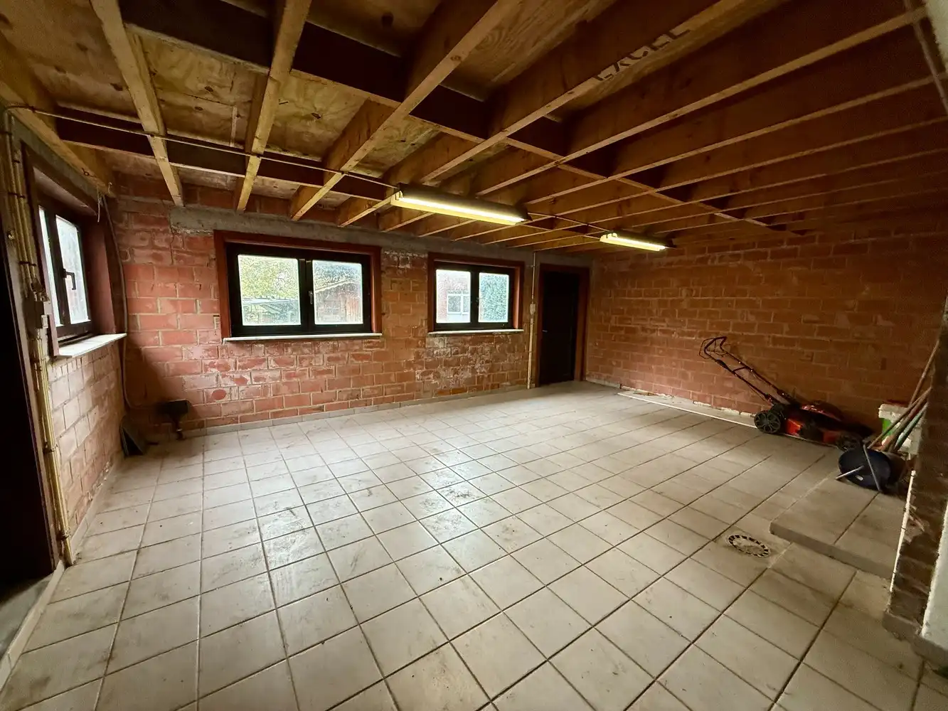 🏡 Te koop: te renoveren ruime villa met loods – unieke opportuniteit in Elst! foto 15