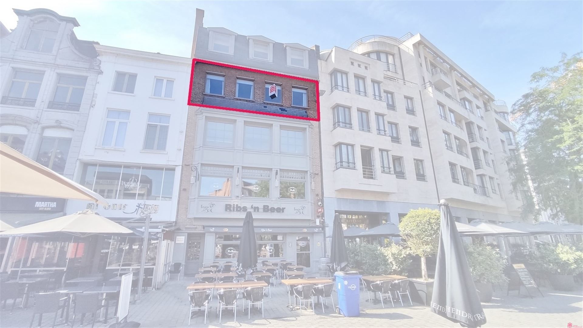 Ruim appartement met zicht op de Grote Markt foto 2