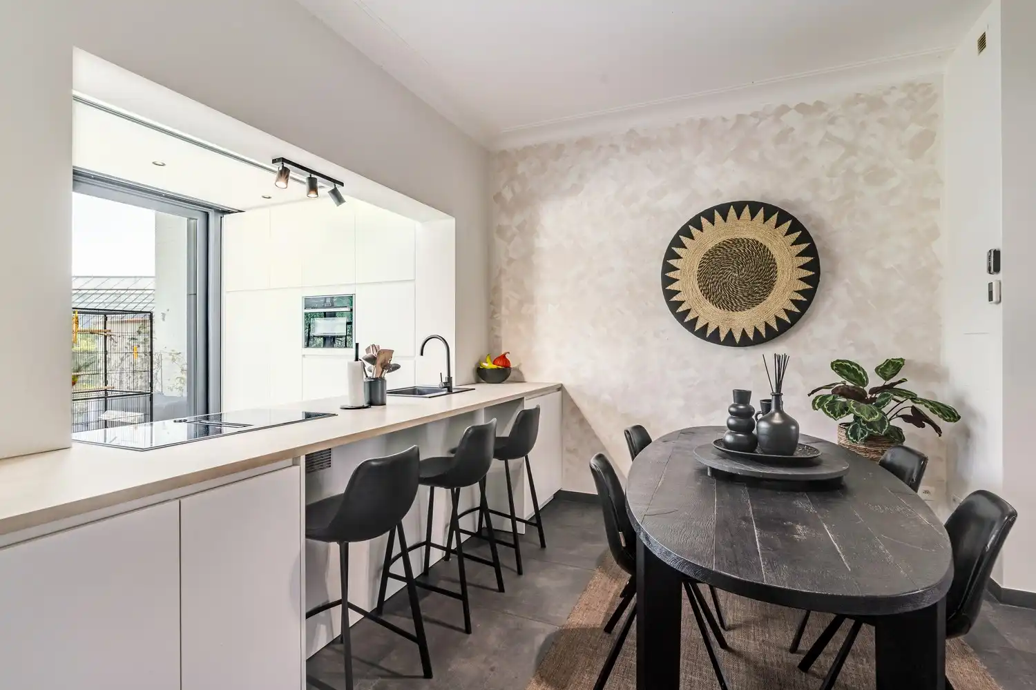 Instapklare gerenoveerde woning met 3 slaapkamers, 2 badkamers en garage foto 7