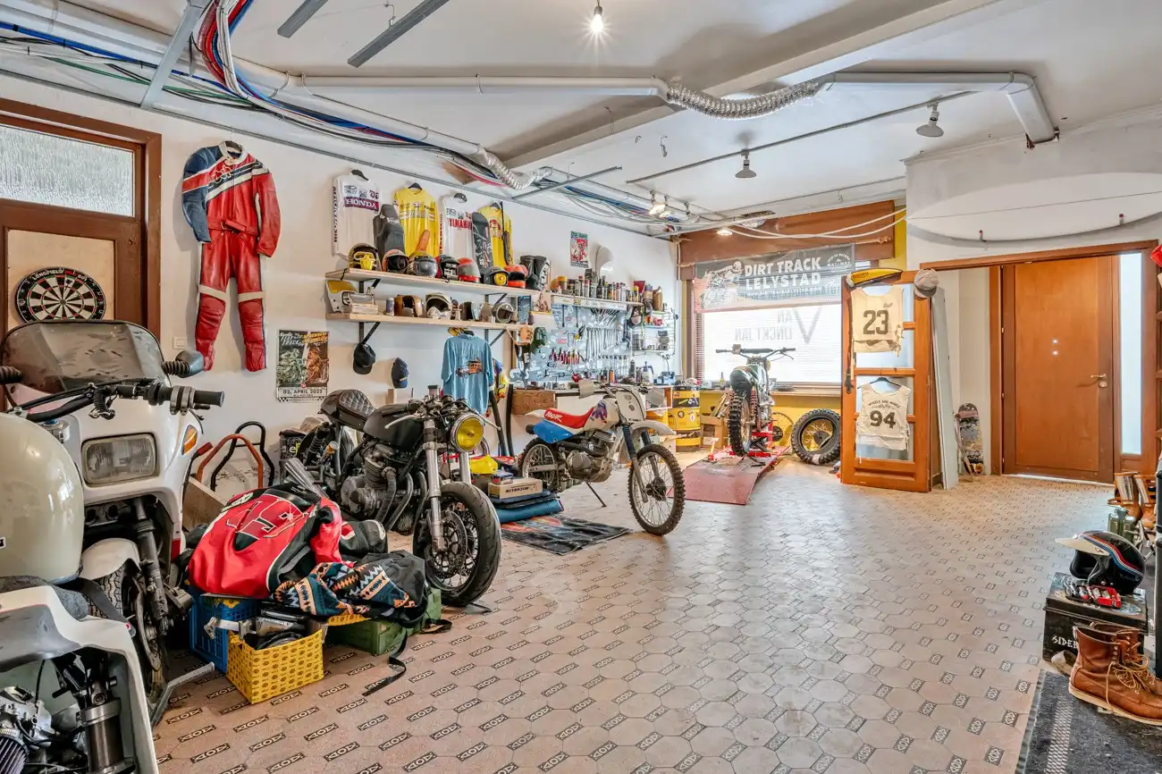 Karaktervolle interbellumwoning met loods foto 25