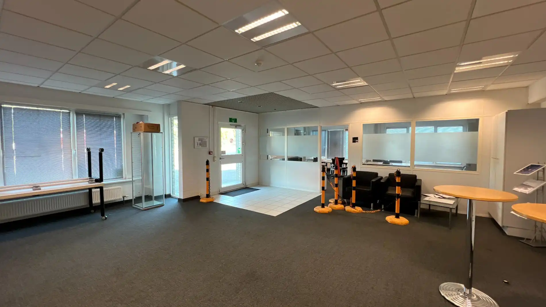 Loods met kantoren te huur in haven van Gent foto 9