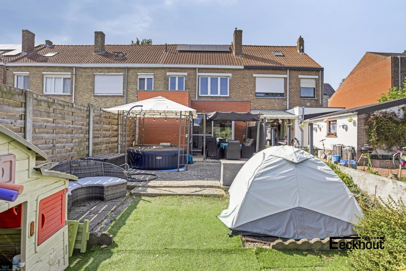 Ruime woning met tuin in rustige, doodlopende straat. foto 10