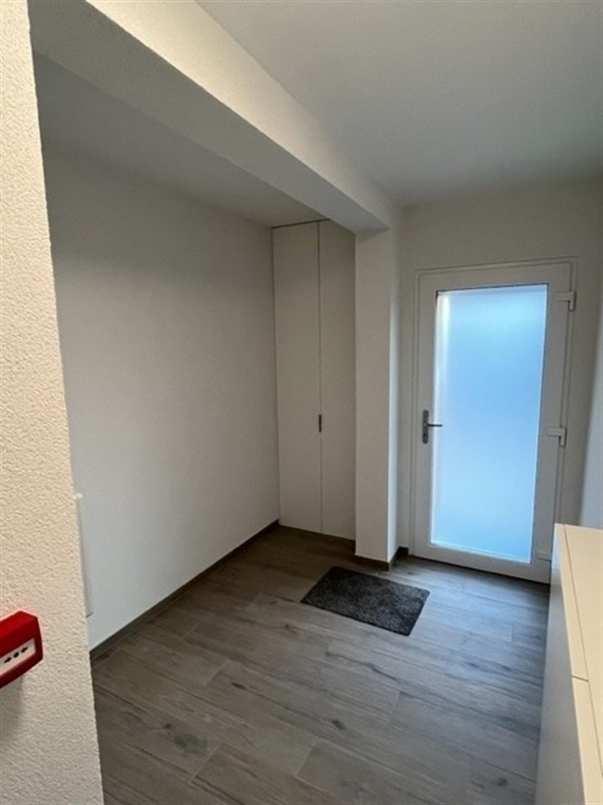 Totaal gerenoveerd, energiezuinige 2 slaapkamer appartement met terras. foto 3