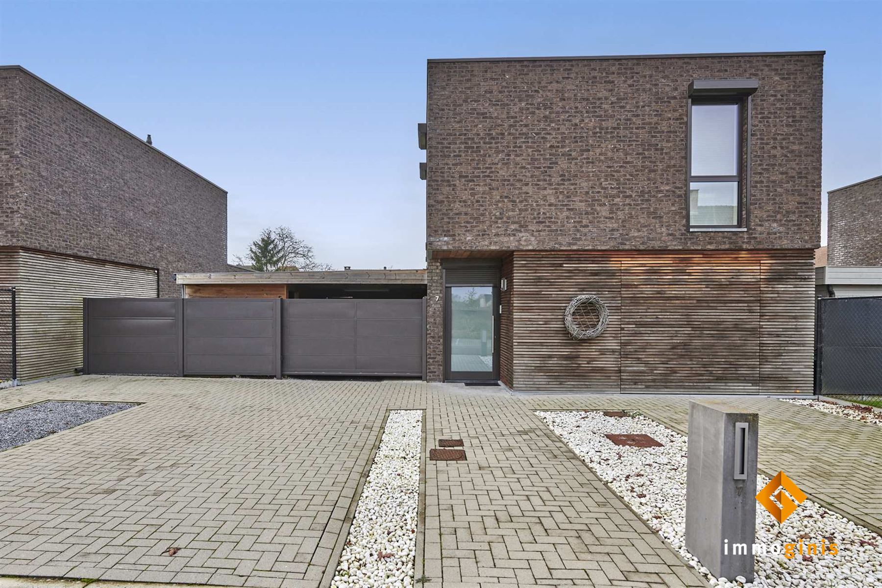 Moderne vrijstaande woning met 2 à 3 slaapkamers op een mooi perceel van 5a37ca. foto {{pictureIndex}}